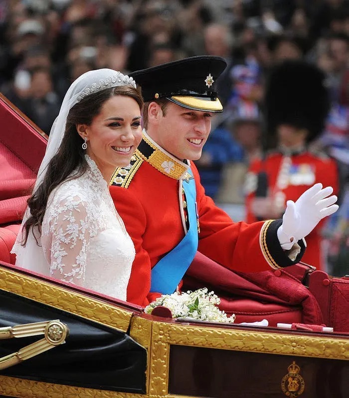 After more than a decade as a royal daughter-in-law, Princess Kate has only worn 4 crowns - Photo 2.