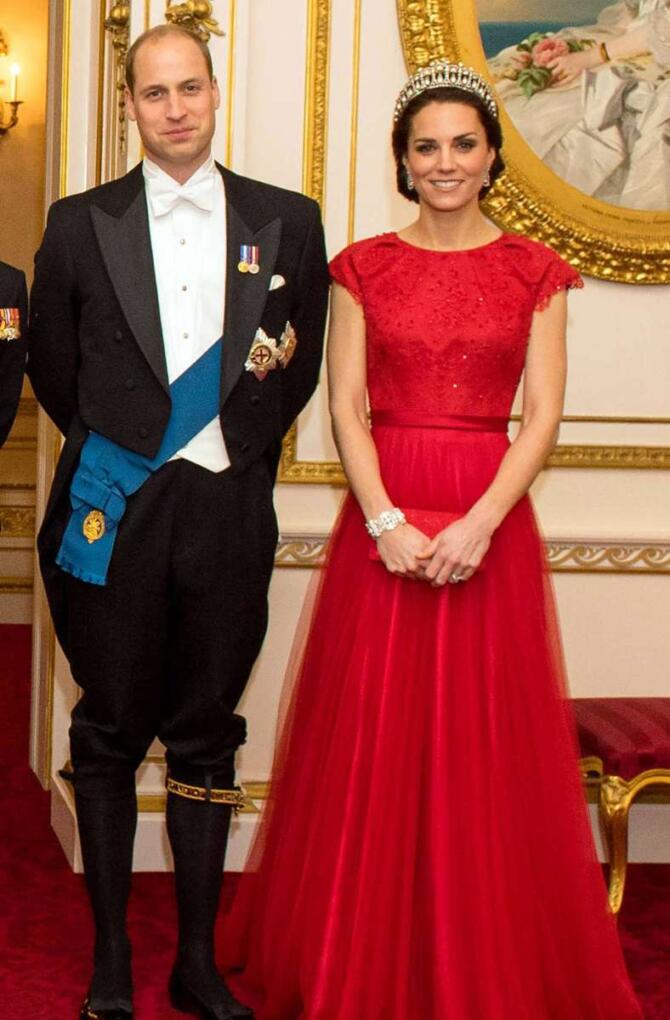 After more than a decade as a royal daughter-in-law, Princess Kate has only worn 4 crowns - Photo 10.