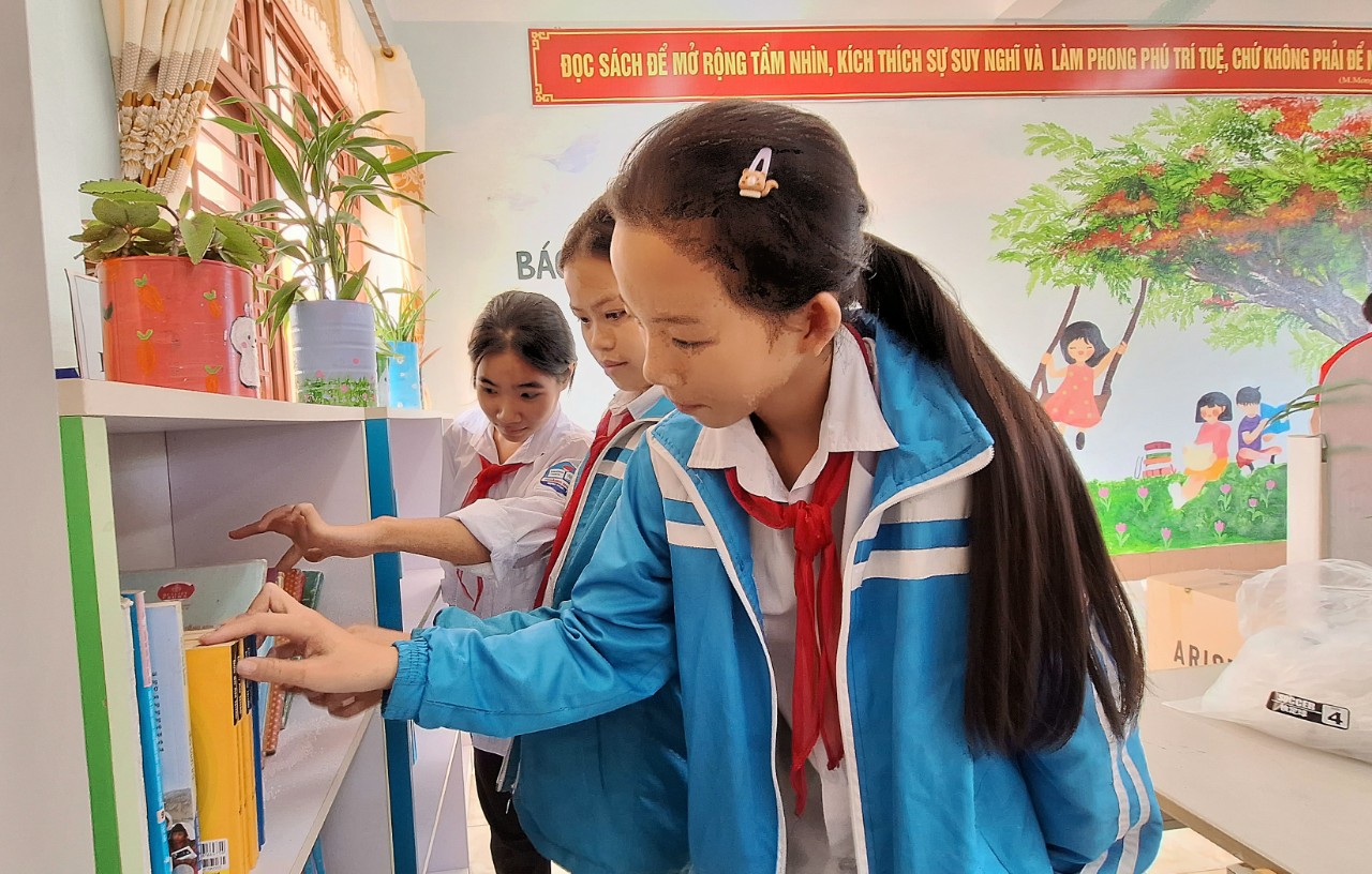 Báo Phụ nữ Việt Nam trao tặng Thư viện Xanh Mottainai cho học sinh trường THCS Hoàng Ngân- Ảnh 3.