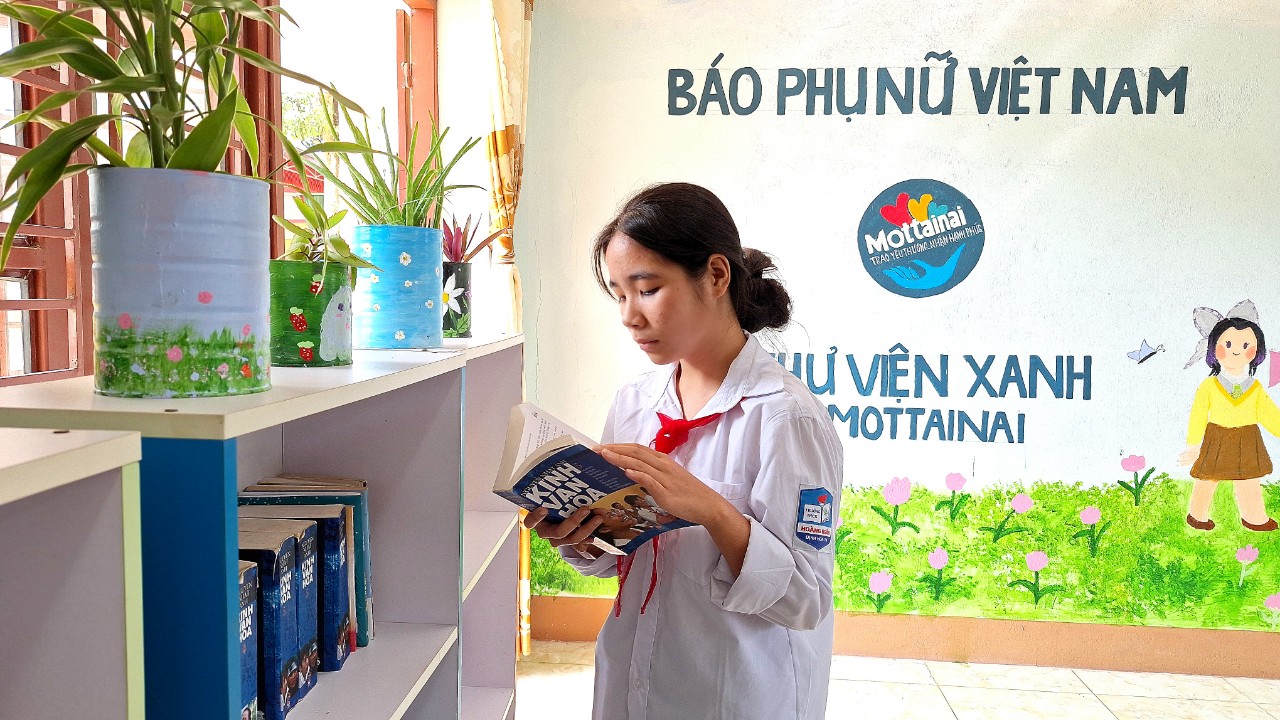 Báo Phụ nữ Việt Nam trao tặng Thư viện Xanh Mottainai cho học sinh trường THCS Hoàng Ngân- Ảnh 4.