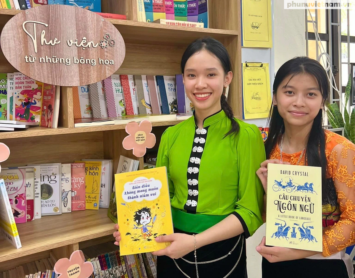 Người trẻ Hà Nội bán hoa gây quỹ xây dựng thư viện sách cho trẻ em vùng cao - Ảnh 4.