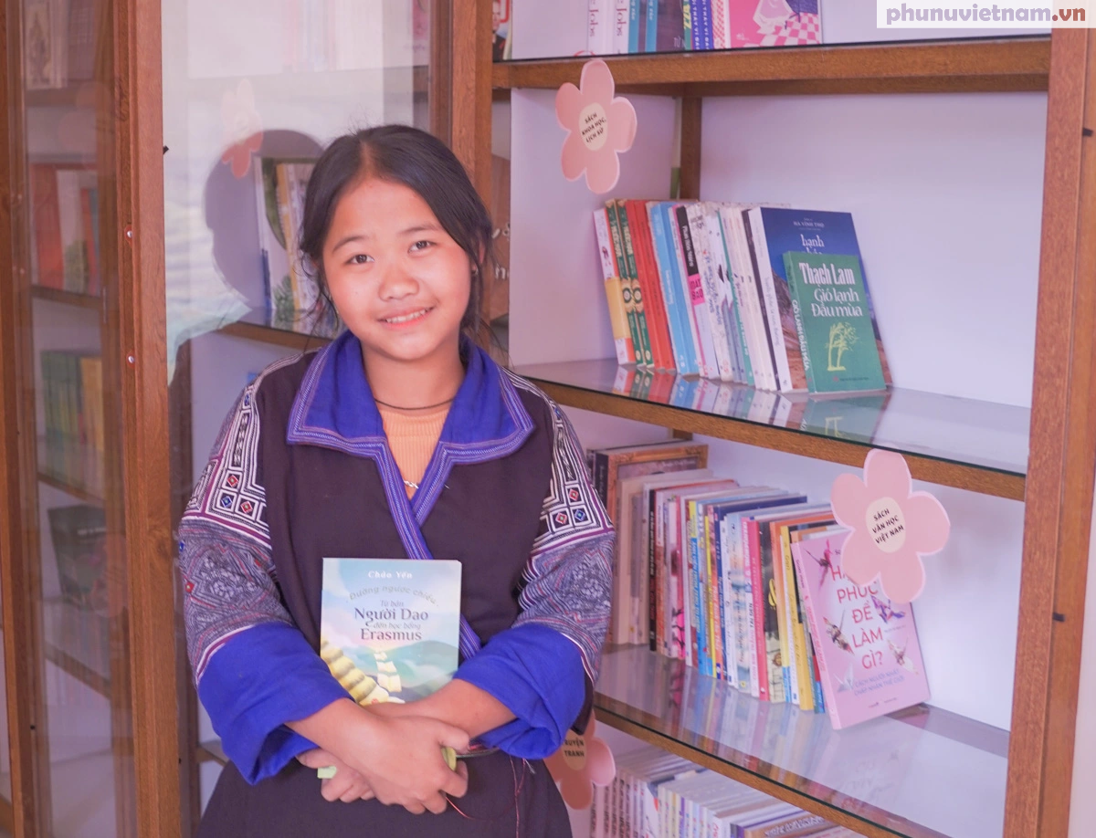 Người trẻ Hà Nội bán hoa gây quỹ xây dựng thư viện sách cho trẻ em vùng cao - Ảnh 7.
