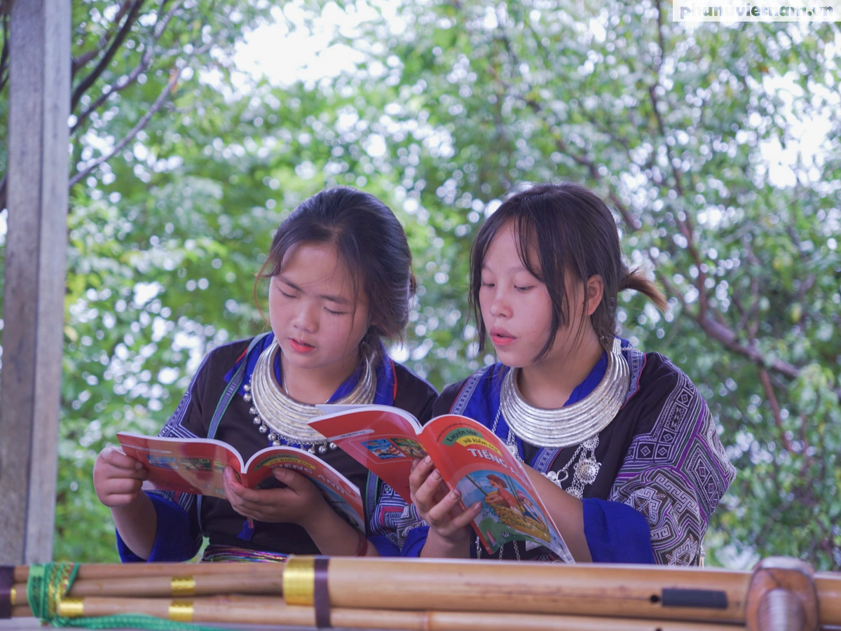 Người trẻ Hà Nội bán hoa gây quỹ xây dựng thư viện sách cho trẻ em vùng cao - Ảnh 8.