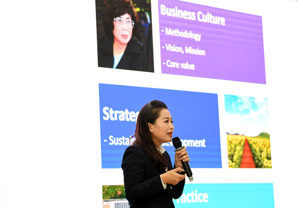 Bà Hoàng Thị Thanh Thuỷ - Giám đốc Phát triển Bền vững Tập đoàn TH chia sẻ thực tiễn kinh doanh có trách nhiệm tại Tập đoàn