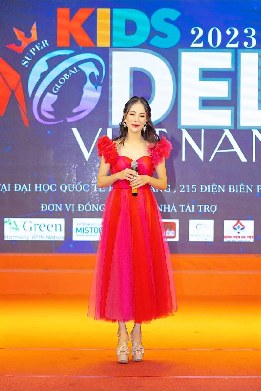 Hoa hậu doanh nhân Toàn cầu 2023 Hoàng Thanh Loan gây chú ý tại sơ khảo &quot;Siêu mẫu nhí Việt Nam toàn cầu&quot; - Ảnh 4.