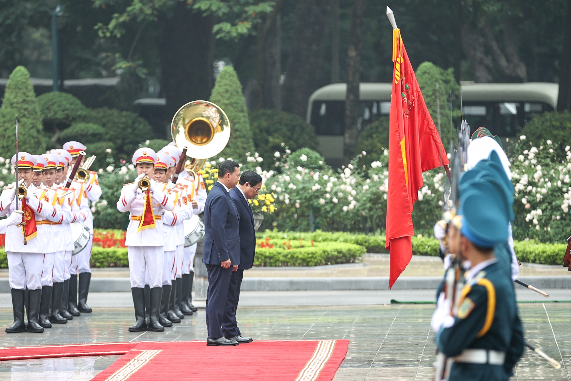 Thủ tướng Phạm Minh Chính chủ trì lễ đón và hội đàm với Thủ tướng Campuchia- Ảnh 3.