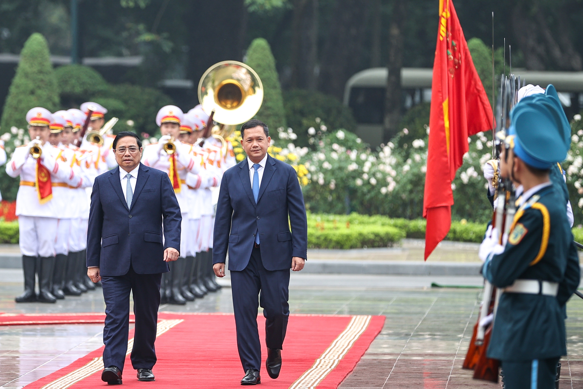 Thủ tướng Phạm Minh Chính chủ trì lễ đón và hội đàm với Thủ tướng Campuchia- Ảnh 4.