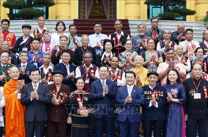 Chủ tịch nước gặp mặt Đoàn đại biểu người có uy tín trong đồng bào dân tộc thiểu số toàn quốc- Ảnh 7.