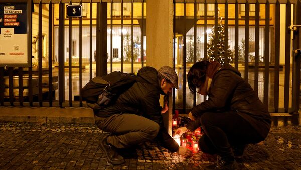Khung cảnh hoảng loạn tại hiện trường vụ xả súng trường đại học tại Praha khiến ít nhất 39 người thương vong- Ảnh 10.
