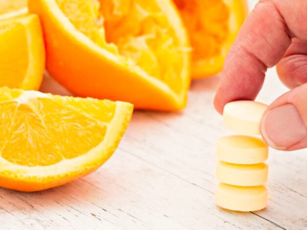 Chị em uống vitamin C để chống lão hóa cần ghi nhớ 4 lưu ý để vừa đẹp da vừa chống sỏi thận- Ảnh 2.