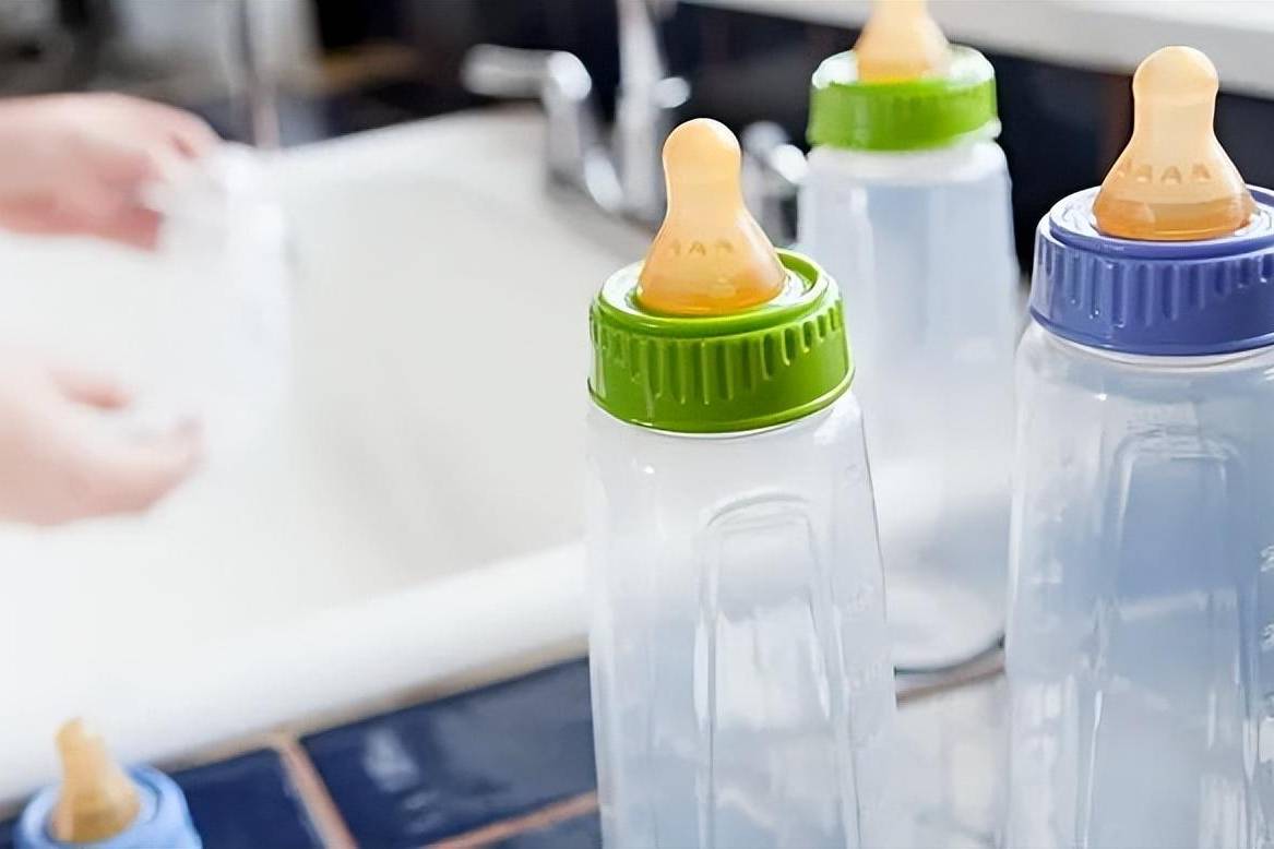 4 sai lầm khi rửa bình sữa khiến trẻ dễ bị mắc bệnh- Ảnh 1.