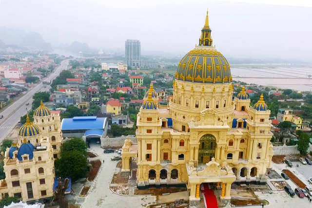 Những căn biệt thự dát vàng "triệu view" được đích thân chủ nhà quay cận cảnh đang gây sốt trên mạng xã hội- Ảnh 7.