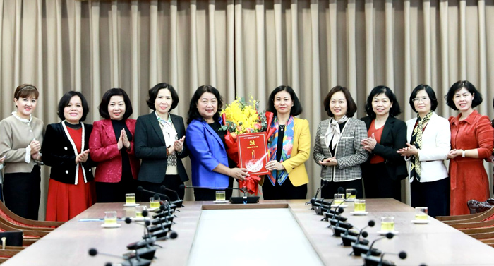 Điều động Phó Chủ tịch Thường trực Hội LHPN Hà Nội sang công tác tại Liên đoàn Lao động Thành phố- Ảnh 1.