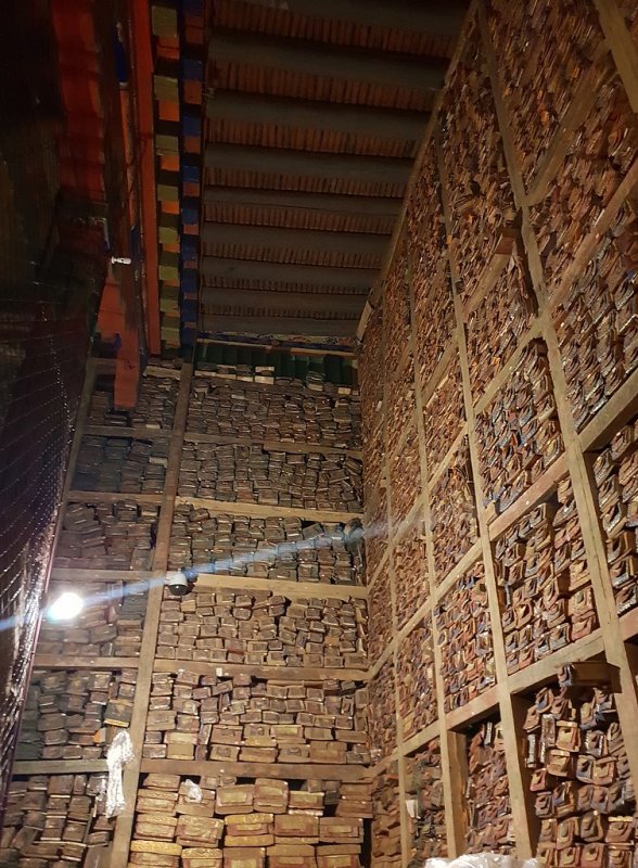 Thư viện Sakya, nơi lưu giữ cuốn kinh nặng nhất thế giới- Ảnh 2.