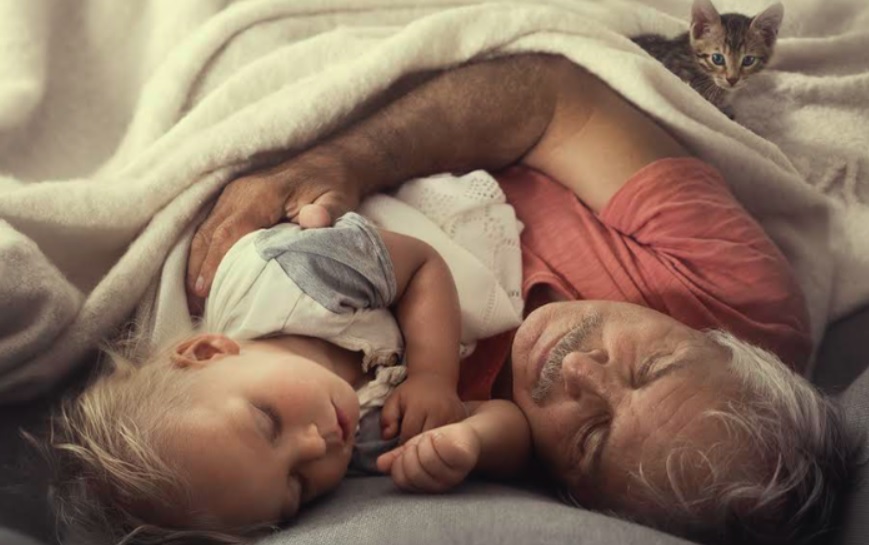Trẻ ngủ cùng mẹ liệu có thông minh hơn?- Ảnh 1.