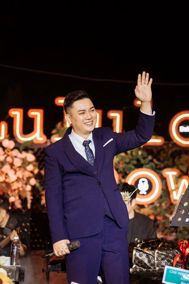 Hoài Lâm 'lột xác', xuất hiện với diện mạo mới sau 4 tháng tái xuất showbiz Việt  - Ảnh 4.