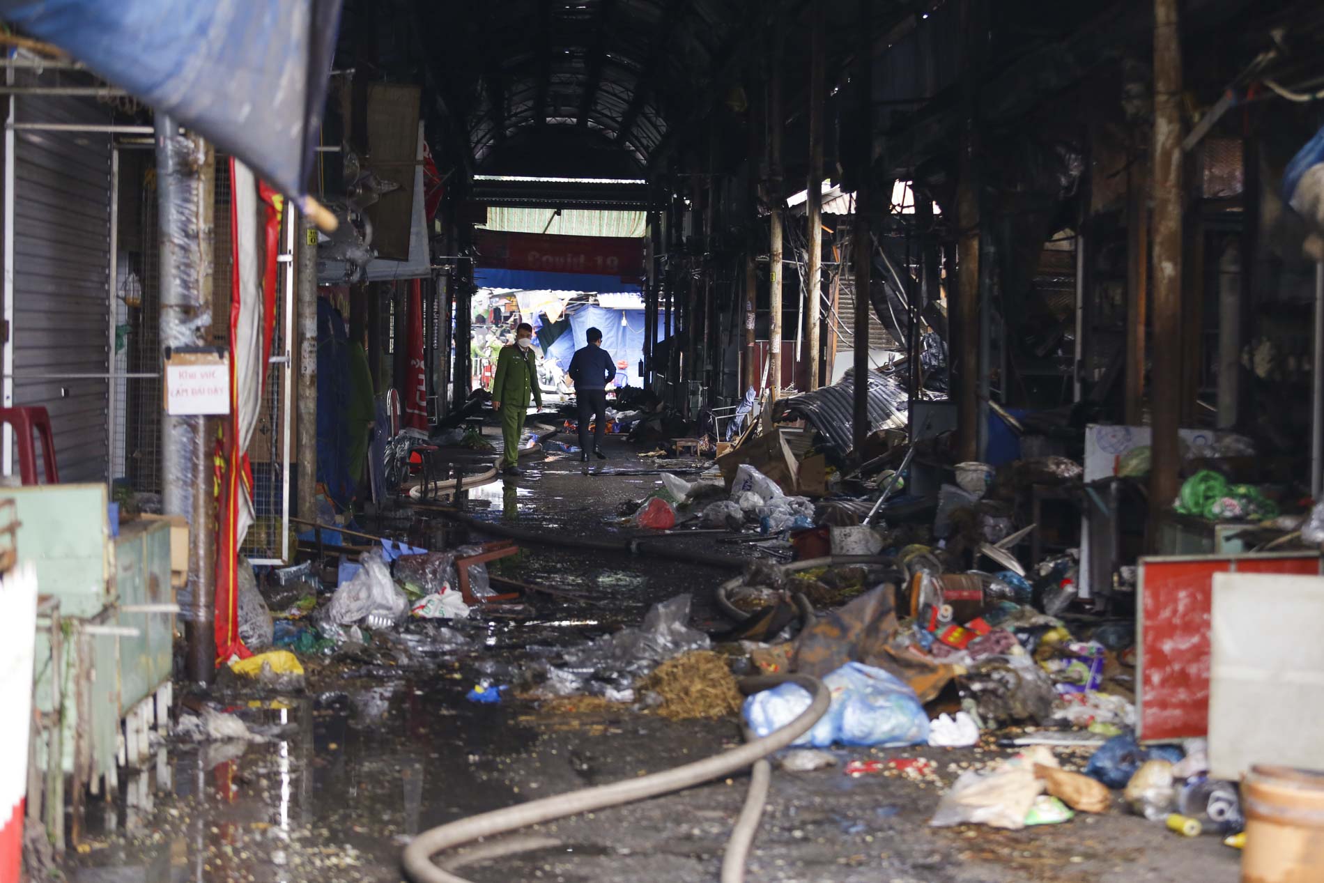 Hải Phòng: Tiểu thương đỏ hoe mắt khi nghĩ về tài sản thành tro bụi sau vụ cháy tại chợ Tam Bạc ngày 12/2 - Ảnh 8.