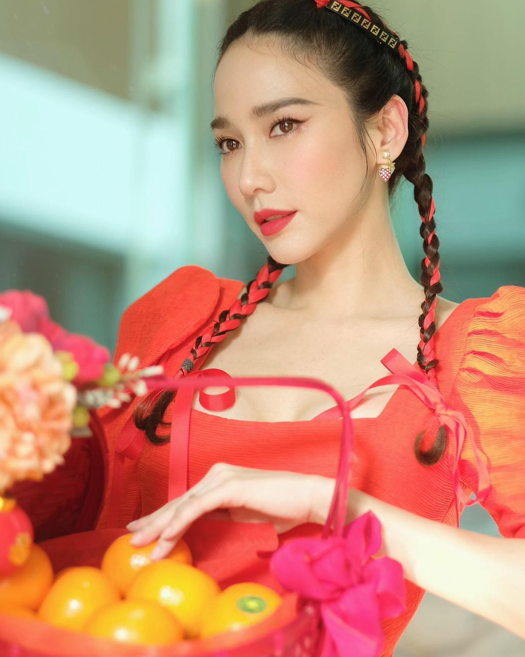 3 mỹ nhân Thái khiến fan muốn tặng hoa trong dịp Valentine: Lisa vươn tầm thế giới nhưng vẫn phải chịu thua chị đại siêu sao này - Ảnh 5.