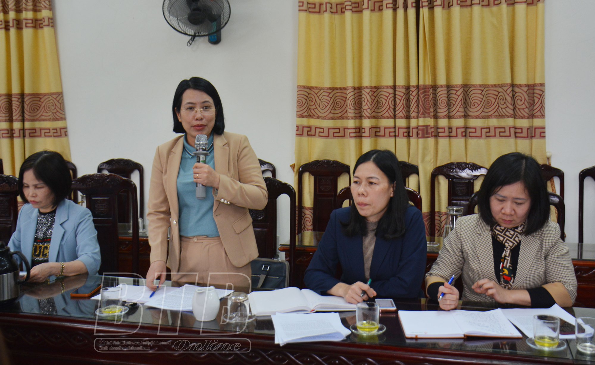 Hội LHPN tỉnh Thái Bình lấy ý kiến về dự thảo Luật Đất đai (sửa đổi) - Ảnh 1.