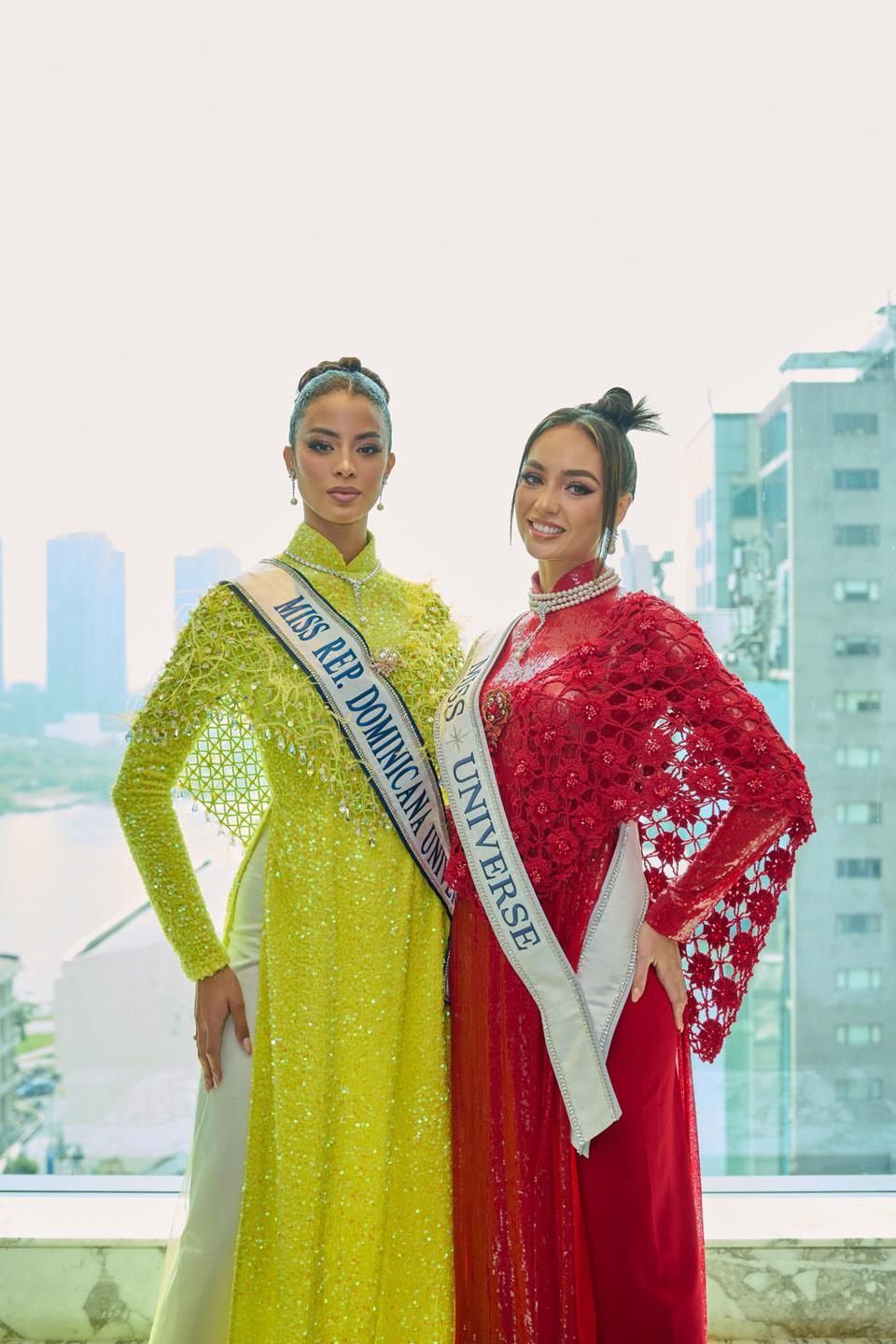 Top 2 Miss Universe &quot;đụng&quot; áo dài với Hoa hậu Thùy Tiên - Thanh Thủy - Ảnh 2.