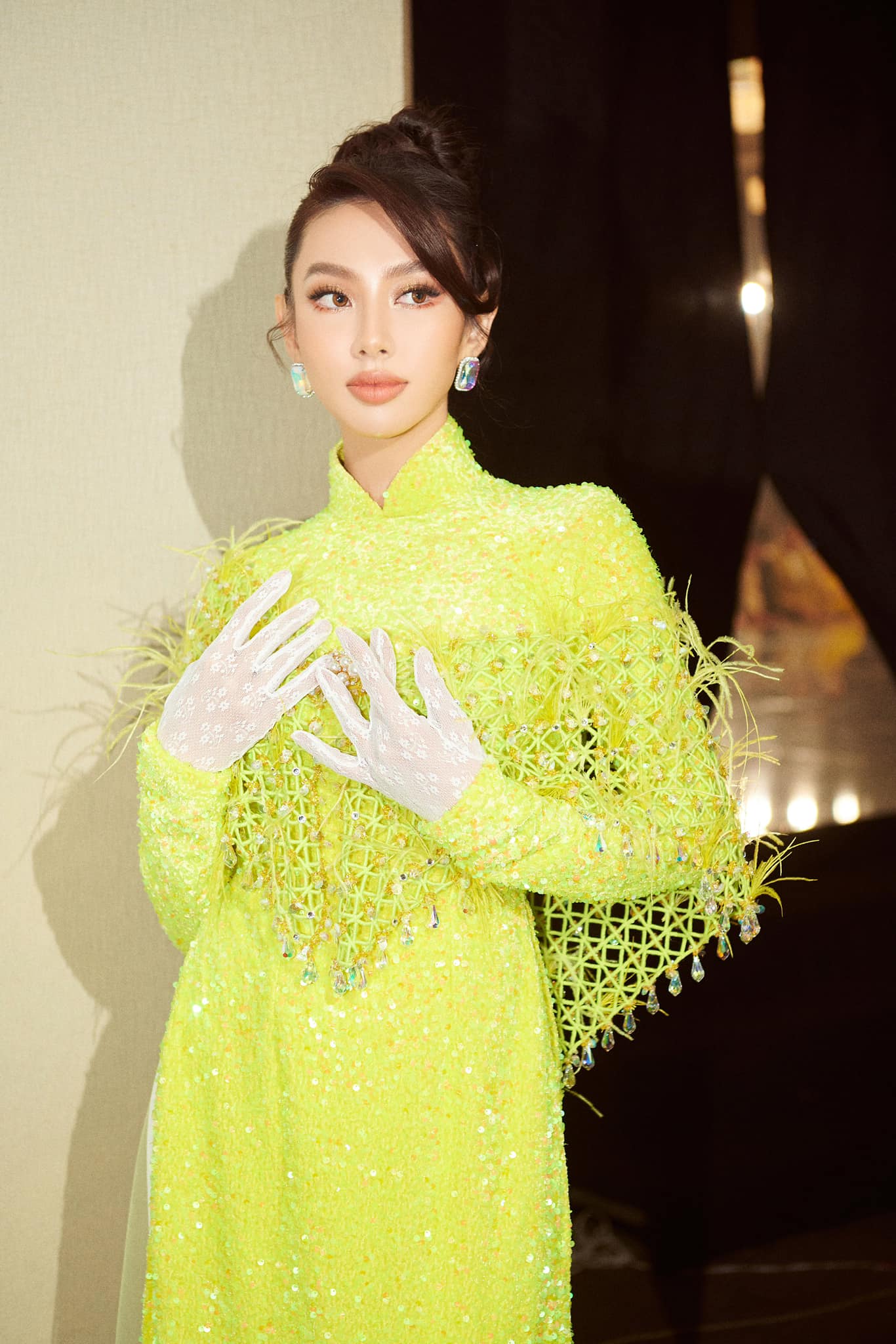 Top 2 Miss Universe &quot;đụng&quot; áo dài với Hoa hậu Thùy Tiên - Thanh Thủy - Ảnh 5.