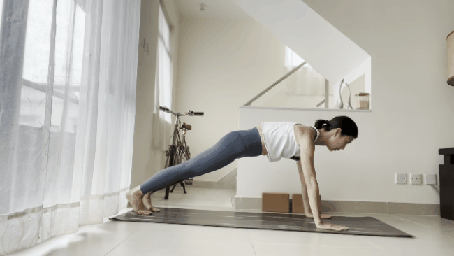8 động tác yoga siết cơ bụng, giúp chị em có vòng bụng săn chắc ngay tại nhà - Ảnh 8.