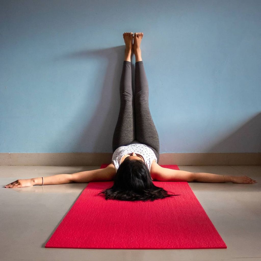 Tư thế yoga đảo ngược có tác dụng tăng lưu thông, xả stress, nhưng có 3 nhóm người không nên tập - Ảnh 7.