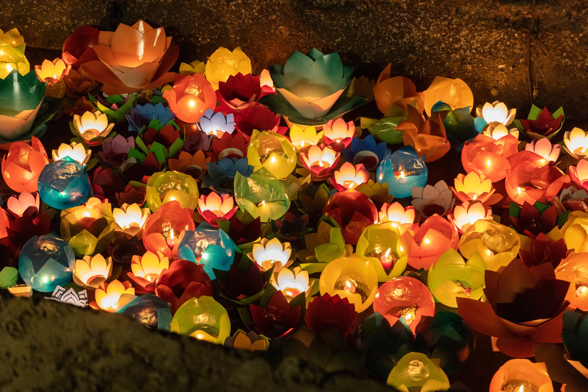 Người dân miền Tây háo hức đi thả đèn ở lễ hội lớn nhất Hà Tiên  - Ảnh 5.