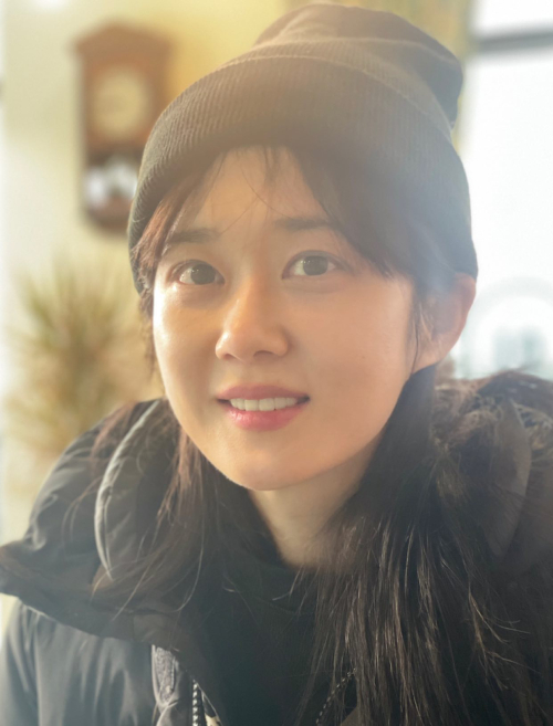 Lộ ảnh “mỹ nhân không tuổi” Jang Nara hẹn hò ông xã kém 6 tuổi: Spotlight thuộc về một điểm thay đổi trên gương mặt nữ diễn viên - Ảnh 2.