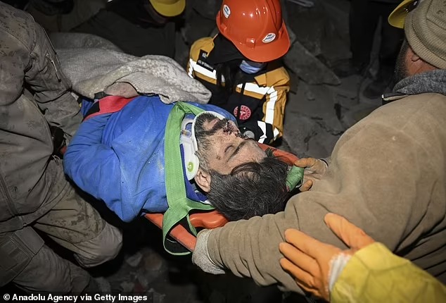Chạy đua với thời gian cứu nạn nhân động đất Thổ Nhĩ Kỳ-Syria, con người có thể sống sót bao lâu khi mắc kẹt dưới đống đổ nát? - Ảnh 5.