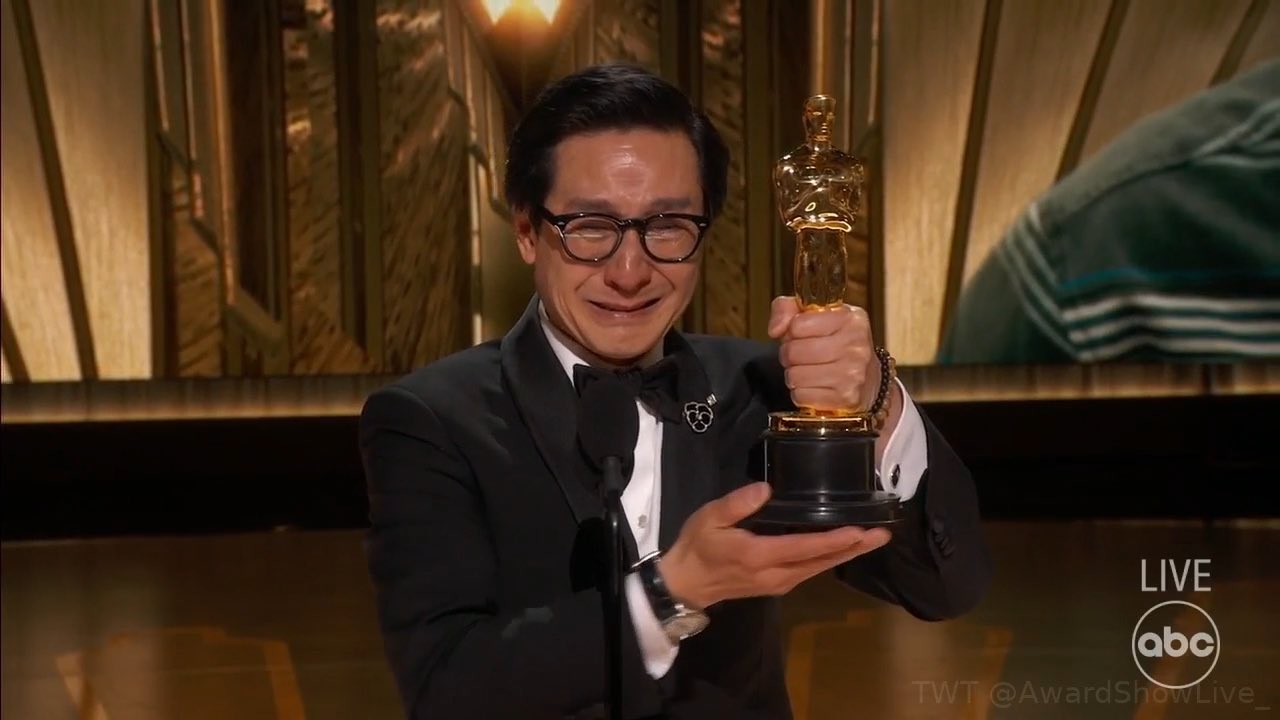 NÓNG: Sao gốc Việt Quan Kế Huy chiến thắng Oscar, lập hàng loạt kỷ lục khủng của điện ảnh thế giới! - Ảnh 1.