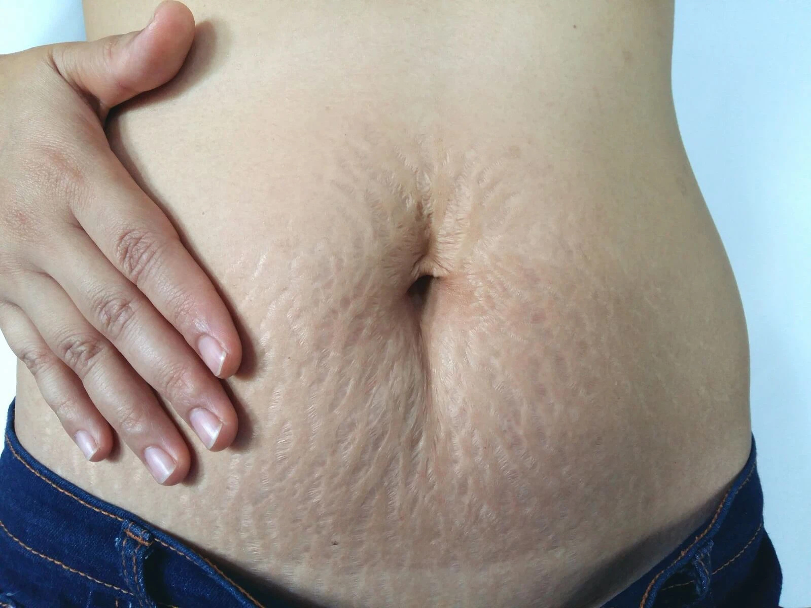 Sai lầm kinh điển của chị em muốn phục hồi cơ bụng sau sinh để bụng phẳng, eo thon - Ảnh 1.