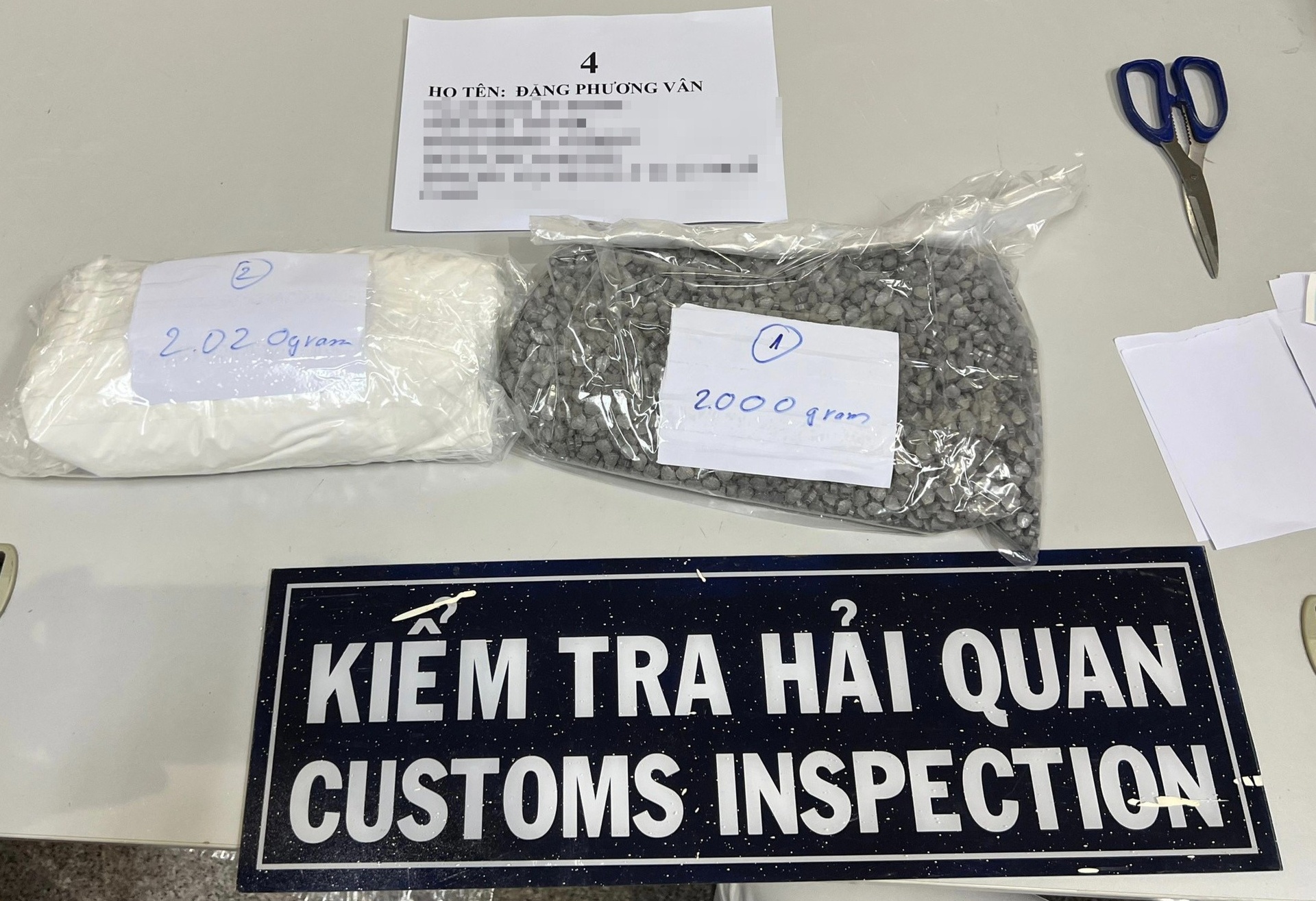 Tiếp viên Vietnam Airlines mang vali chứa ma tuý được Cục Hải quan TP.HCM phát hiện như thế nào?  - Ảnh 6.