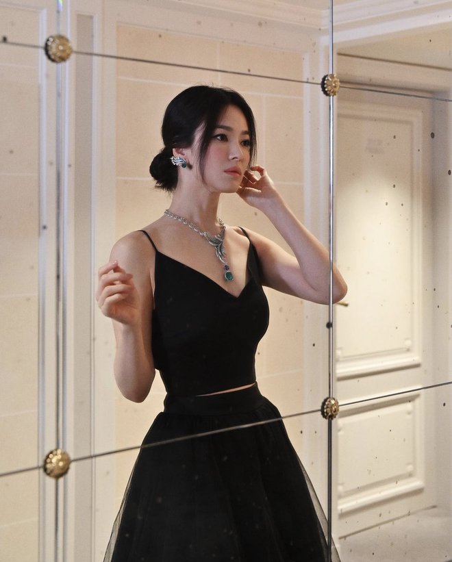 Song Hye Kyo và Han So Hee: Bản sao và bản gốc đụng mặt, ai đẹp hơn?