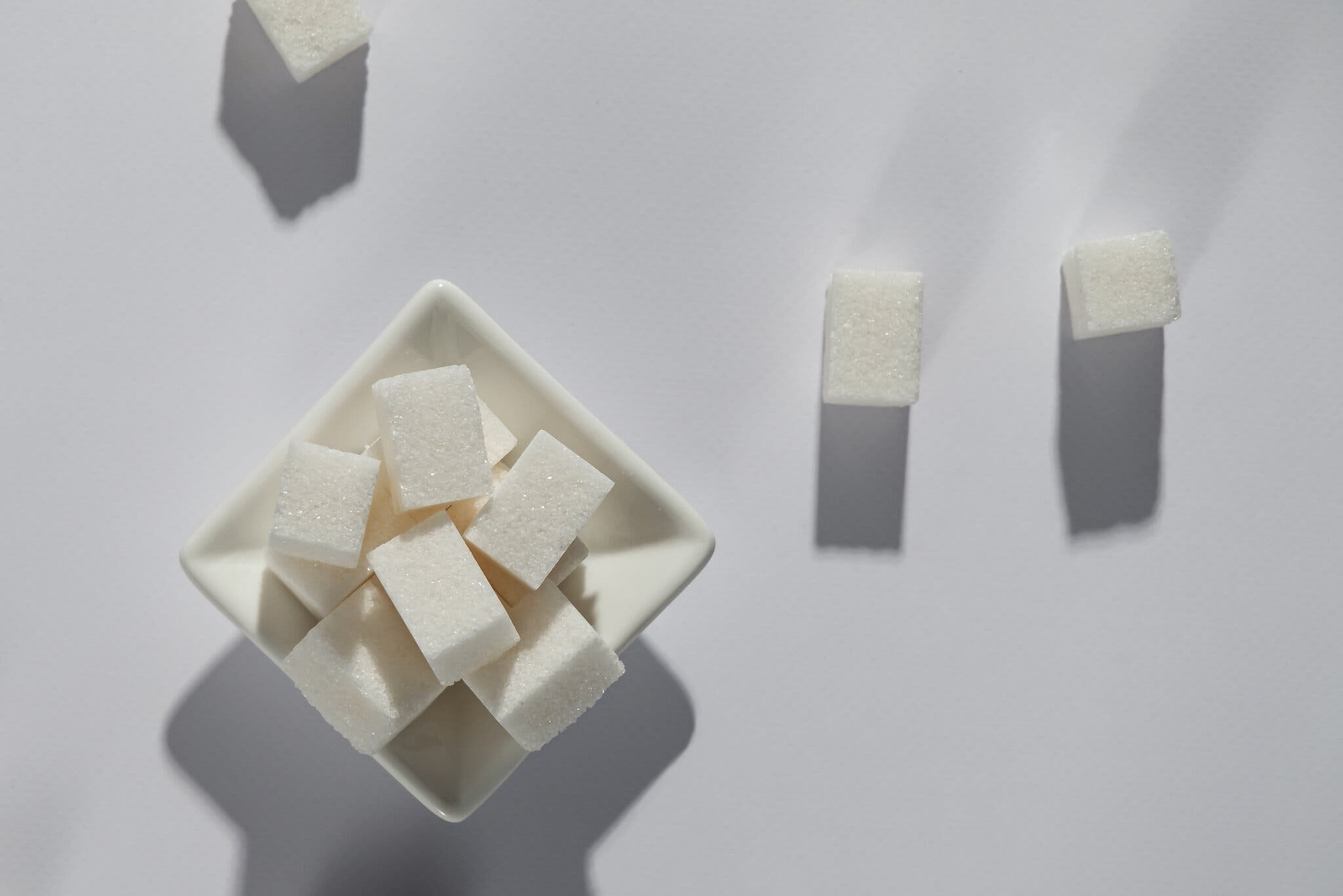 Nghiên cứu mới: Một chất làm ngọt không calo có thể dẫn đến đau tim và đột quỵ - Ảnh 2.