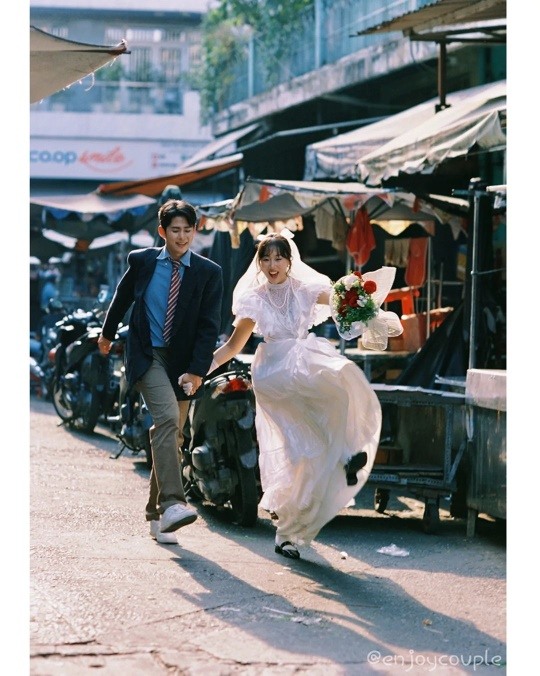 Cặp đôi diễn viên Hàn Quốc tung bộ ảnh cưới độc đáo ở Việt Nam sau màn cầu hôn xúc động gây dậy sóng - Ảnh 2.