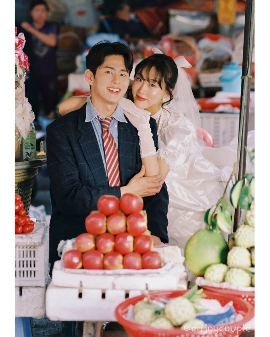 Cặp đôi diễn viên Hàn Quốc tung bộ ảnh cưới độc đáo ở Việt Nam sau màn cầu hôn xúc động gây dậy sóng - Ảnh 3.