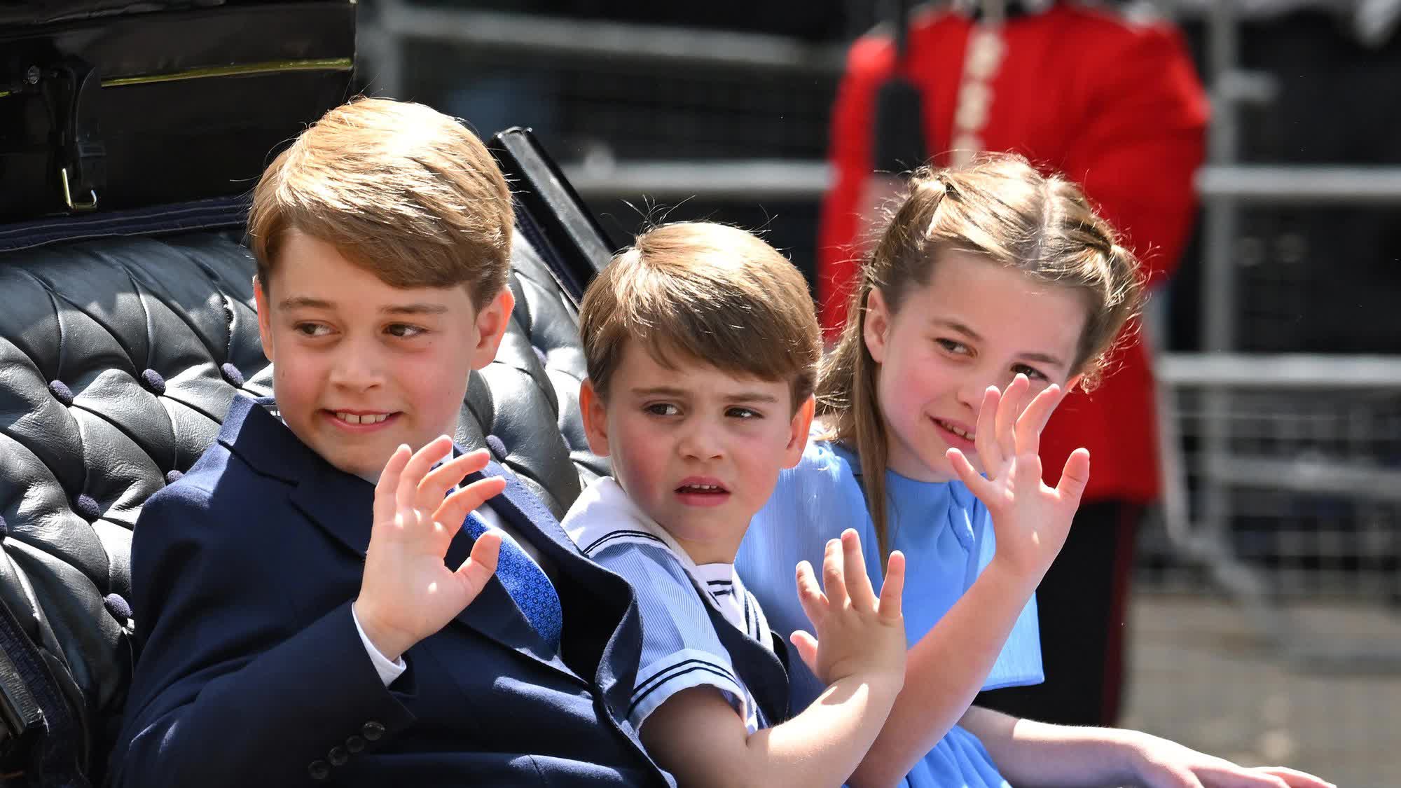 William và Kate tranh cãi với cung điện về lễ đăng quang: Vương tôn George là nguyên nhân chính - Ảnh 2.