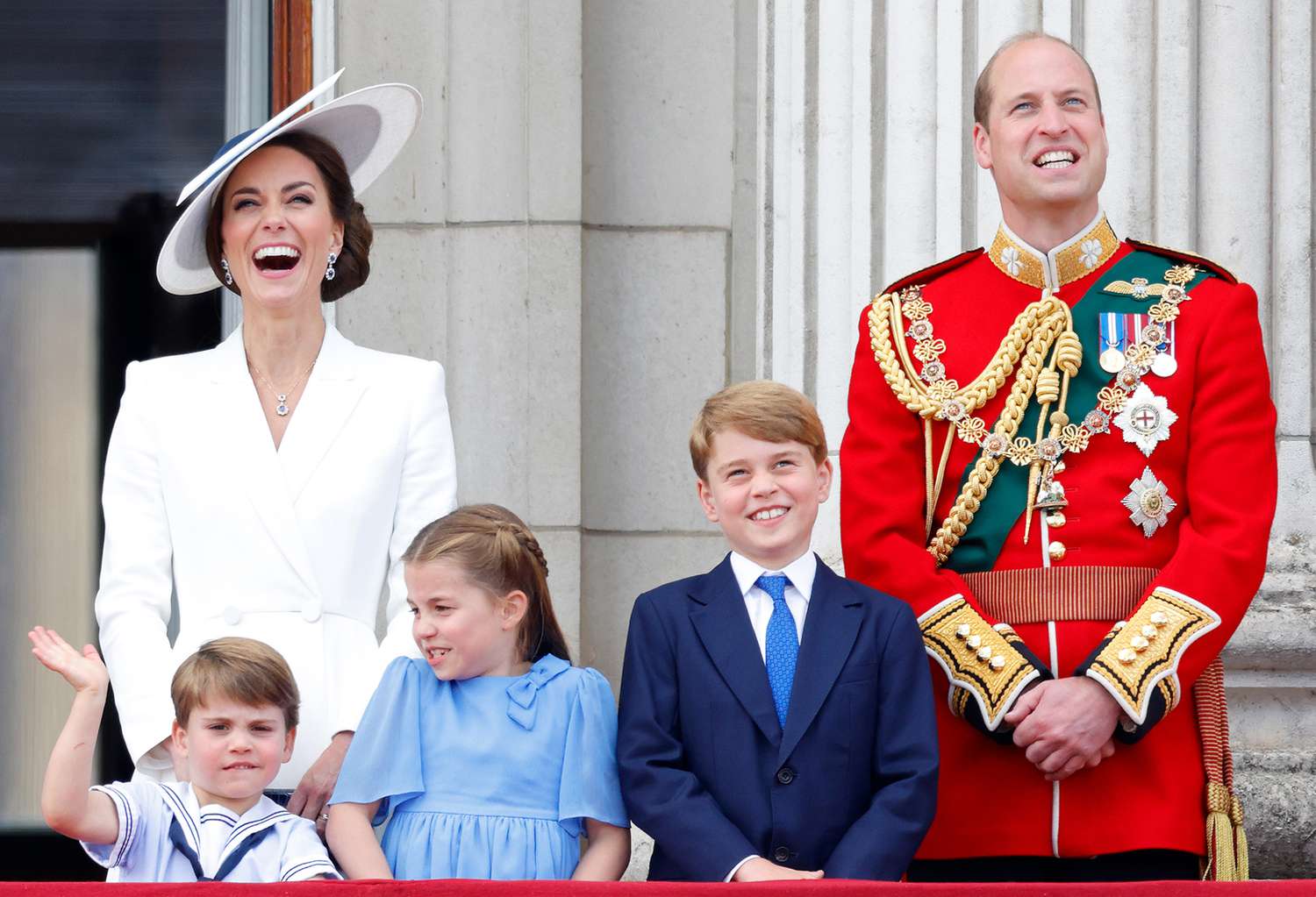 William và Kate tranh cãi với cung điện về lễ đăng quang: Vương tôn George là nguyên nhân chính - Ảnh 1.