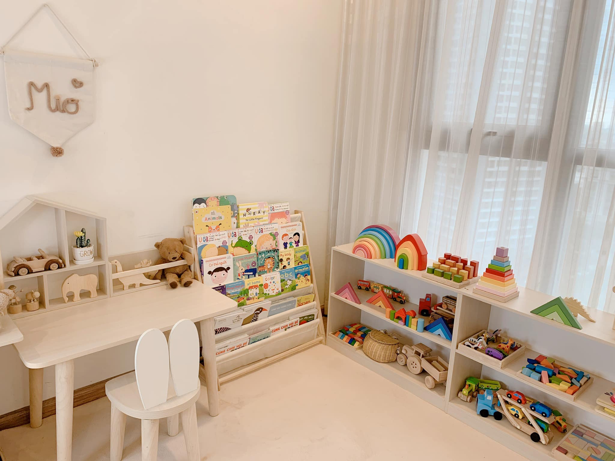 Em bé 2,5 tuổi tự ngủ một mình trong phòng riêng theo phong cách Hàn Quốc bố mẹ thiết kế  - Ảnh 3.