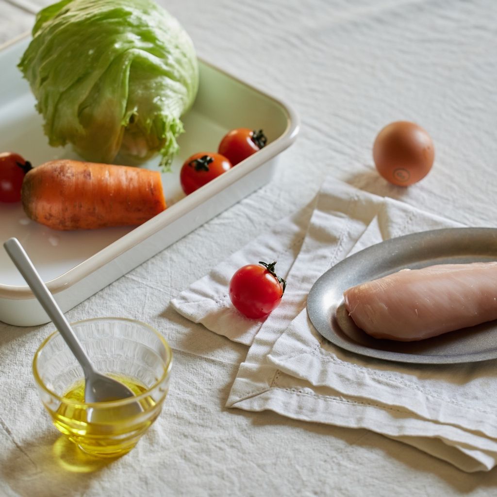 Mách bạn cách làm salad ức gà không chỉ đơn giản mà còn vô cùng ngon, ăn là nghiện - Ảnh 1.