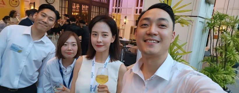 Mợ ngố Song Ji Hyo đầy thanh lịch dự sự kiện ở Thái Lan, nhưng mặt mộc trong chuyến vi vu đường phố sau đó mới gây sốt - Ảnh 1.