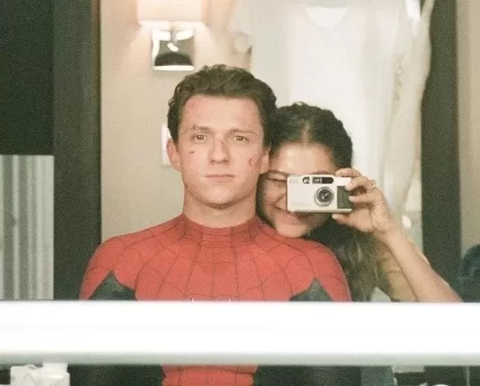 Zendaya bị bắt gặp đeo chiếc nhẫn đặc biệt, sắp về chung nhà với &quot;Người nhện&quot; Tom Holland? - Ảnh 3.