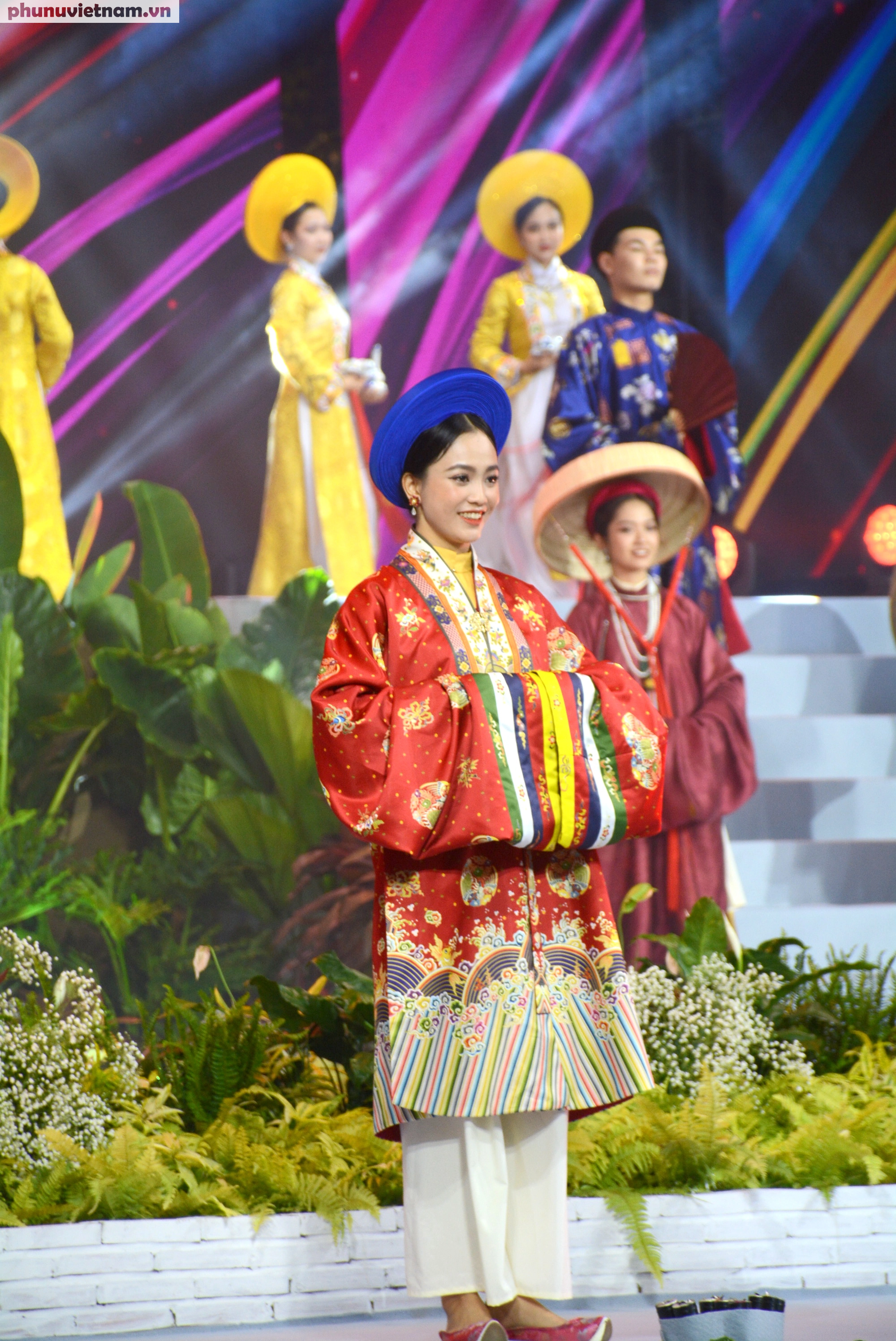 Áo dài là một trong các biểu tượng của Việt Nam trong lòng bạn bè thế giới - Ảnh 6.
