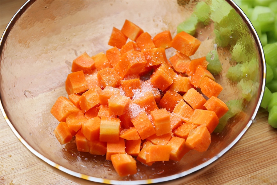 Rau củ ngâm chua ngọt: Cách làm đơn giản, ăn kèm món gì cũng ngon - Ảnh 2.
