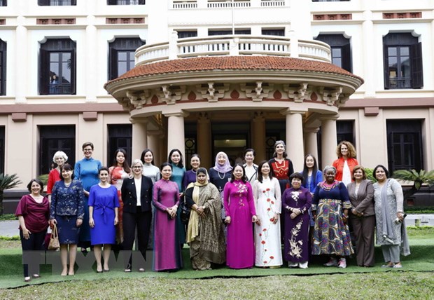 Gặp mặt các nữ Đại sứ, Trưởng đại diện các tổ chức quốc tế ở Việt Nam - Ảnh 1.