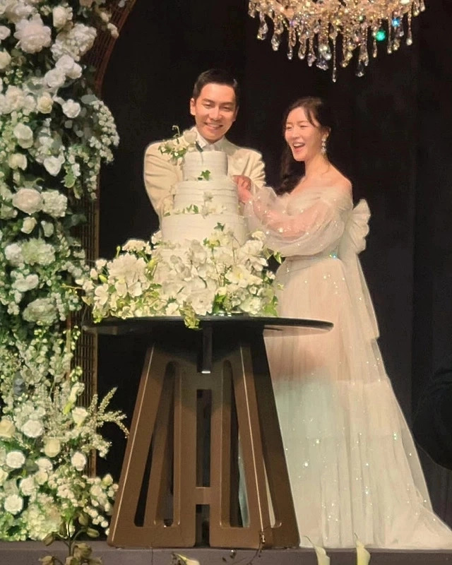 Rò rỉ ảnh vợ chồng Lee Seung Gi - Lee Da In hẹn hò tại nước ngoài sau hôn lễ ồn ào: Thái độ của chú rể gây chú ý - Ảnh 2.