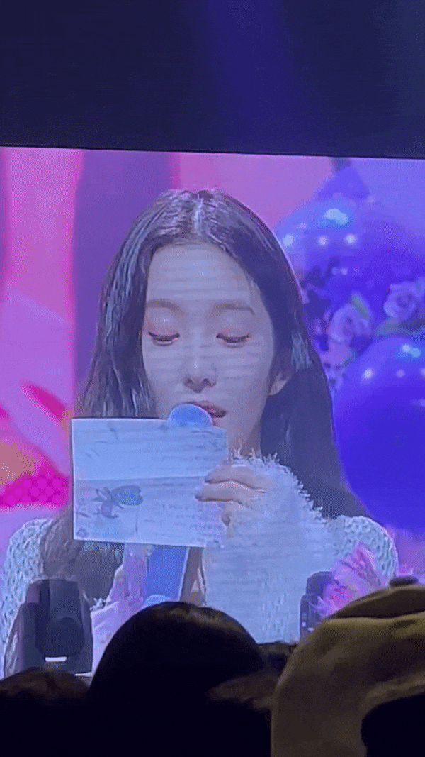 “Nữ thần đẹp nhất SM” Irene (Red Velvet) xinh như mộng trong tiệc sinh nhật, bất ngờ bật khóc trước rừng fan - Ảnh 6.
