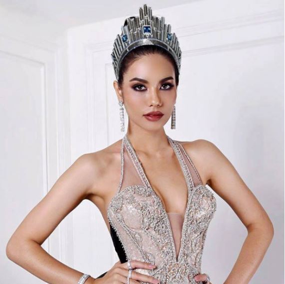 Nhận không ra Hoa hậu Hoàn vũ Thái Lan 2016 khi lên đồ đi “quẩy” Songkran bằng… xe máy   - Ảnh 5.