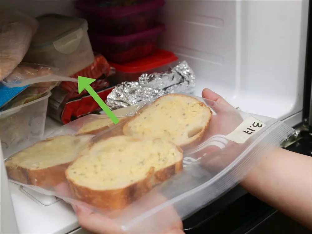 5 thực phẩm không nên để trong tủ lạnh vì vừa mất ngon vừa thành &quot;ổ vi khuẩn&quot;  - Ảnh 1.